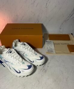 LV TATIC RUNNERS (SIZE 8-12 UK)